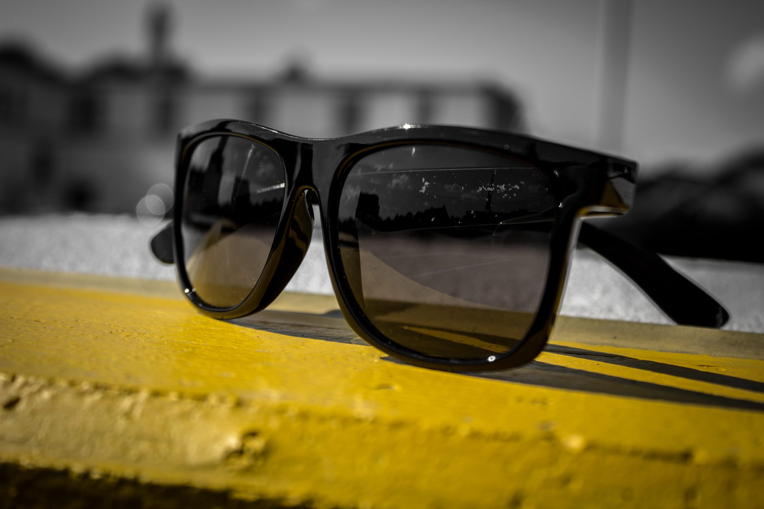 Your sunglasses. Солнечные очки. Темные очки. Темные очки Эстетика. Солнцезащитные очки Эстетика черные.